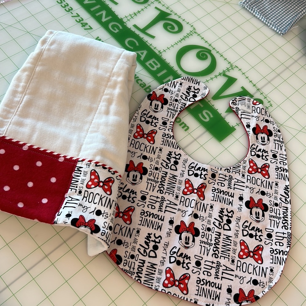 Baby birpcloth and bib. Minnie Mouse print.